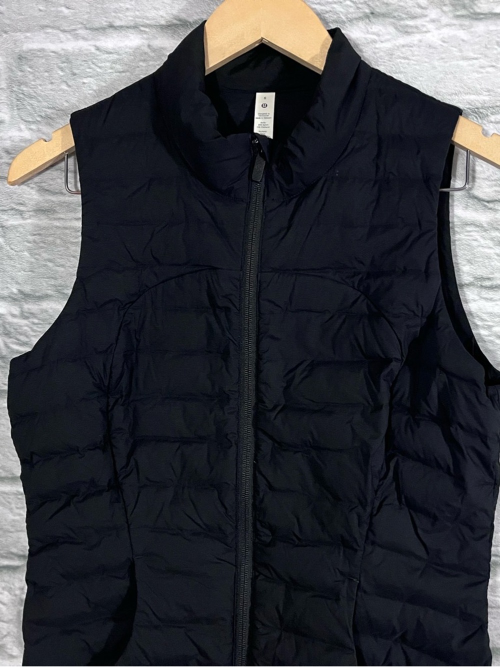 Lululemon size 6 Pack it Down Vest - Black - Windproof Waterproof 700-fill-power - Picture 8 of 16